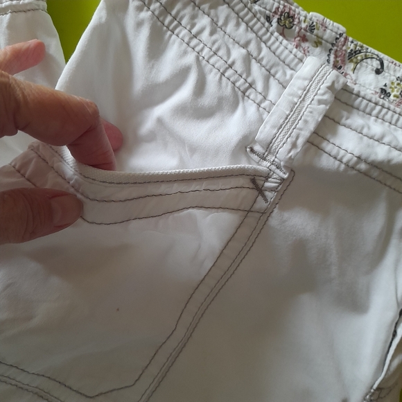 Aventura Delmar Cropped Pant - Picture 5 of 6